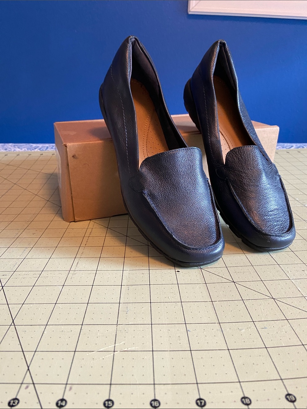 Women's Easy Spirit Navy Leather Slip-On Loafers